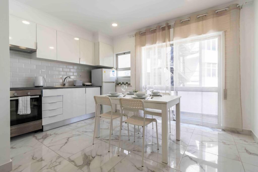 Modern Apartment Beach View Armacao de Pera Luaran gambar