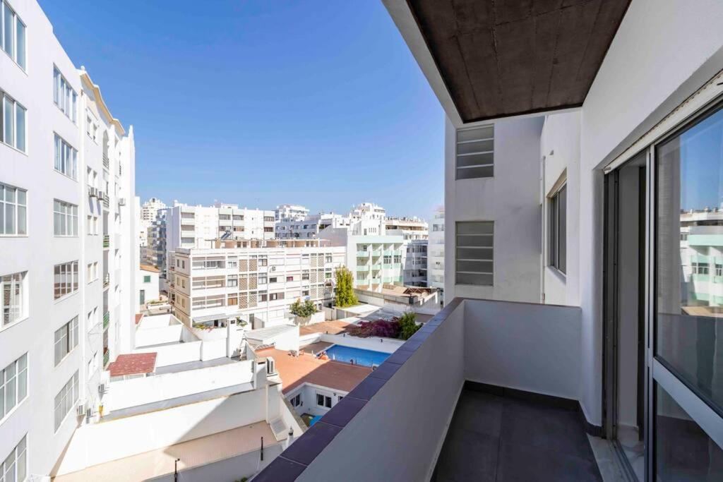 Modern Apartment Beach View Armacao de Pera Luaran gambar